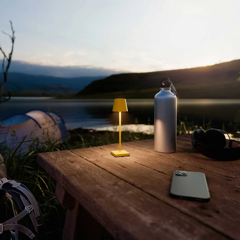 Nuindie Pocket - Lampe à poser LED sans fil IP54 en acier laqué, style minimaliste