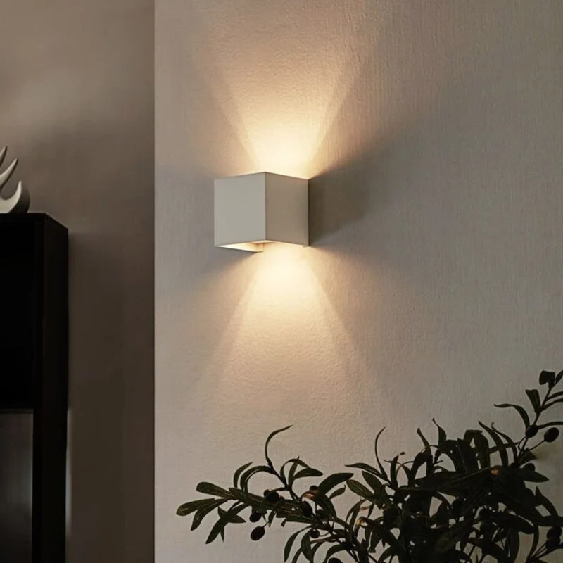 Adjustable Wall Light