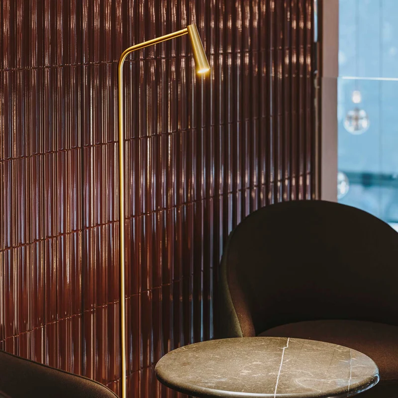 Gamma - Lampadaire LED en acier et aluminium, style minimaliste