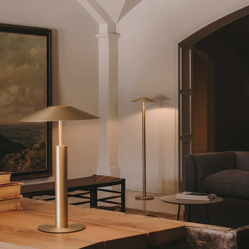 H - Lampadaire LED en acier et acrylique sablé, style minimaliste
