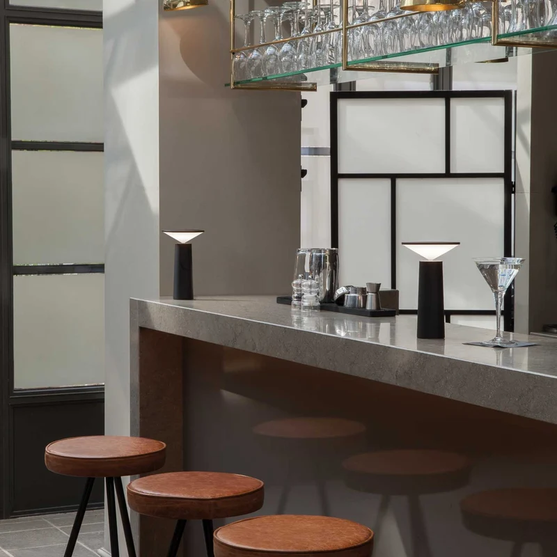 Cocktail - Lampe à poser en aluminium, style minimaliste