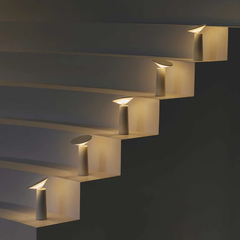 Cocktail - Lampe à poser en aluminium, style minimaliste