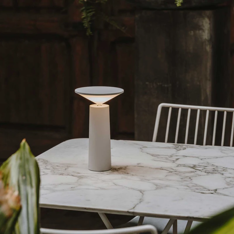 Cocktail - Lampe à poser en aluminium, style minimaliste