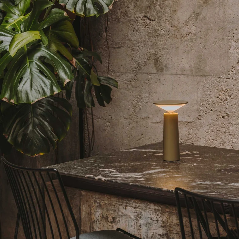 Cocktail - Lampe à poser en aluminium, style minimaliste