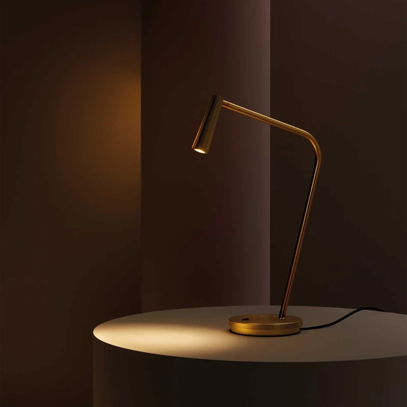 Gamma - Lampe à poser en acier et aluminium, style minimaliste
