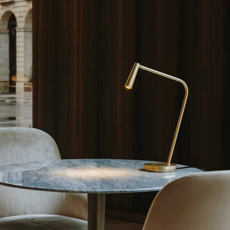 Gamma - Lampe à poser en acier et aluminium, style minimaliste