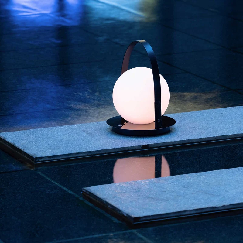 Bola Lantern - Lampe à poser portable rechargeable en verre, cuir et acier, style Art déco