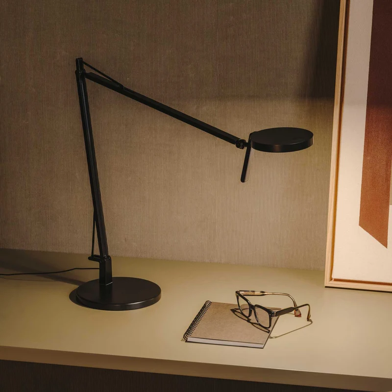 Maca - Lampe à poser en acier, style minimaliste