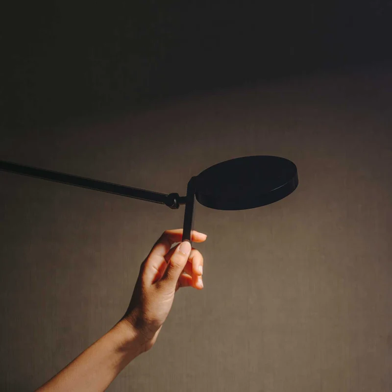 Maca - Lampe à poser en acier, style minimaliste