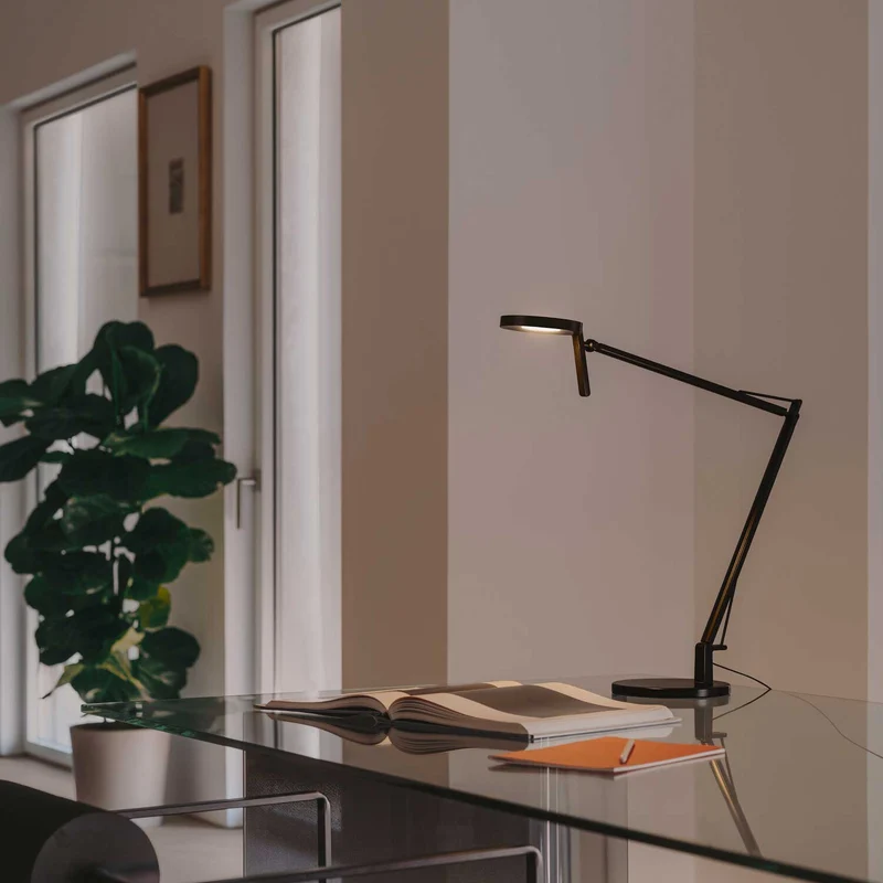 Maca - Lampe à poser en acier, style minimaliste