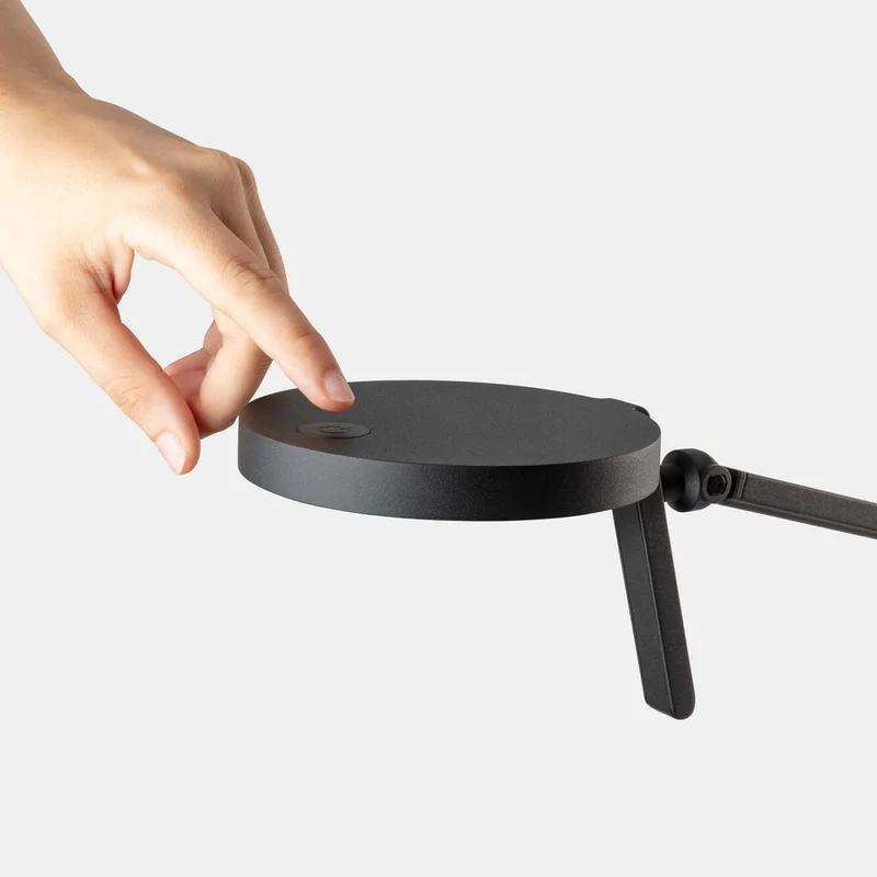 Maca - Lampe à poser en acier, style minimaliste