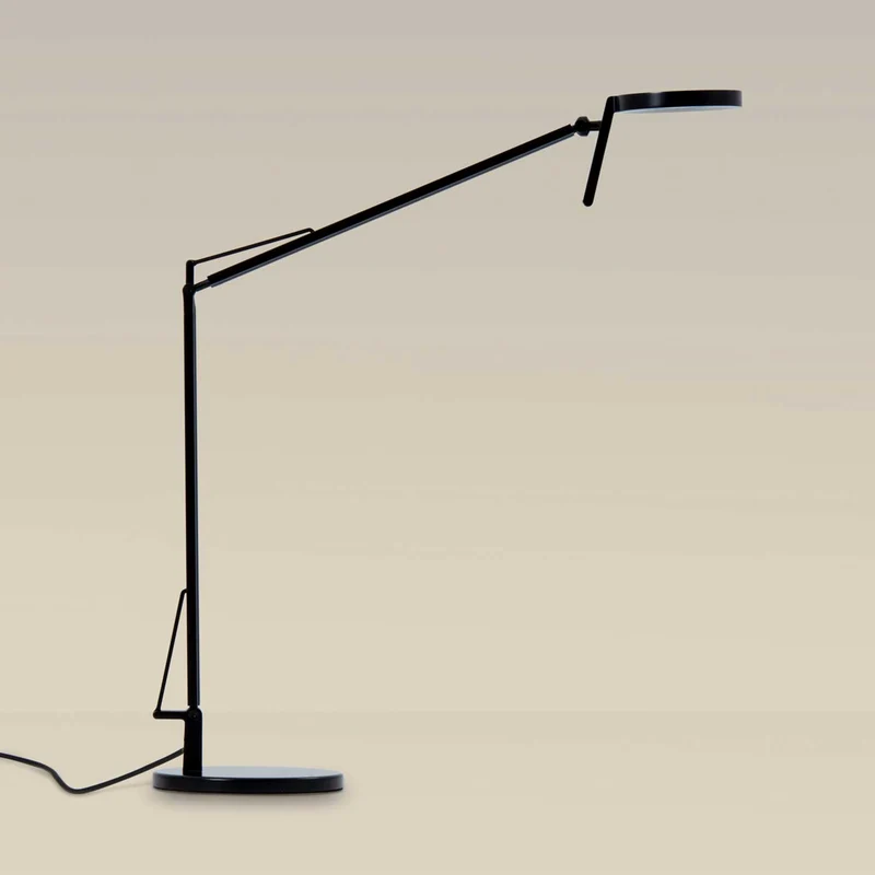 Maca - Lampe à poser en acier, style minimaliste