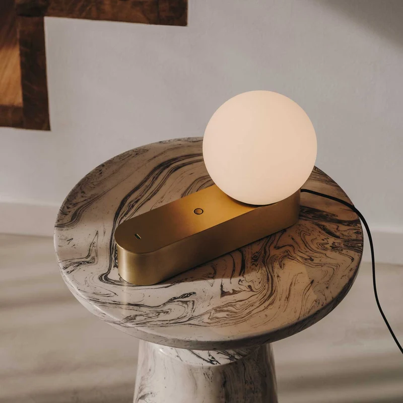 Perlina - Lampe à poser en acier et verre opalin, style contemporain