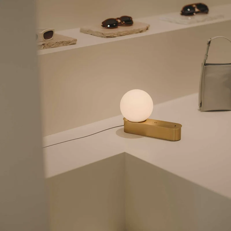 Perlina - Lampe à poser en acier et verre opalin, style contemporain