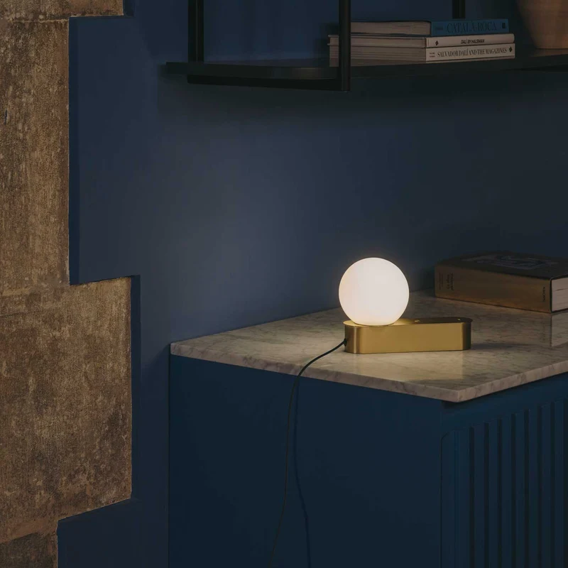 Perlina - Lampe à poser en acier et verre opalin, style contemporain