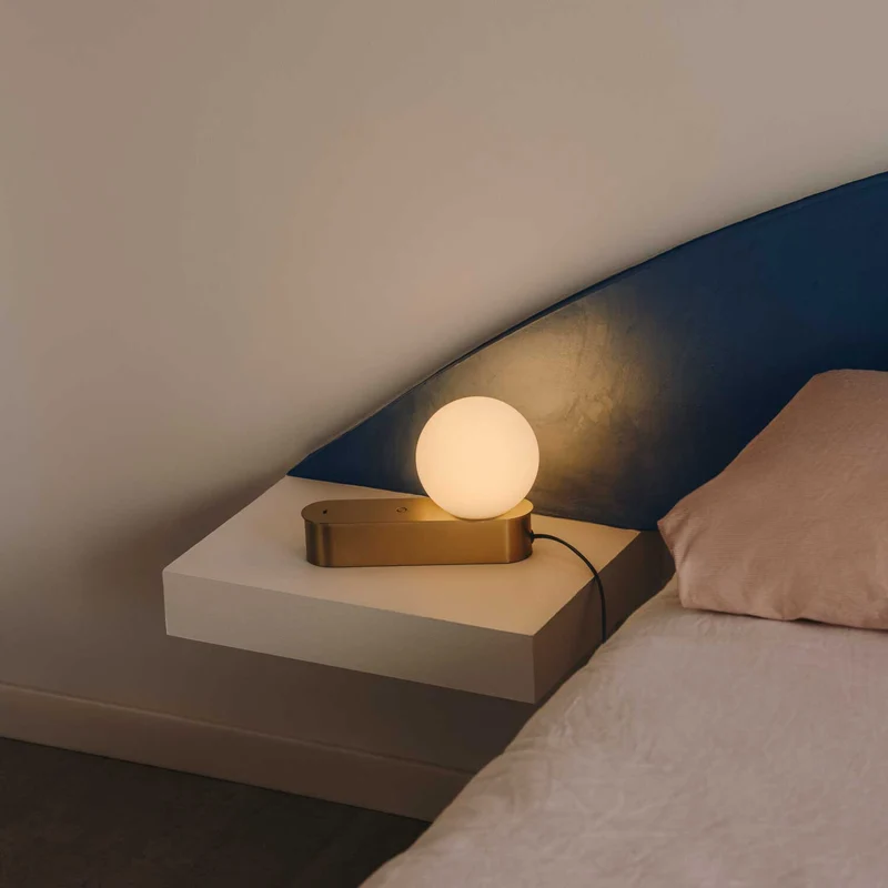 Perlina - Lampe à poser en acier et verre opalin, style contemporain