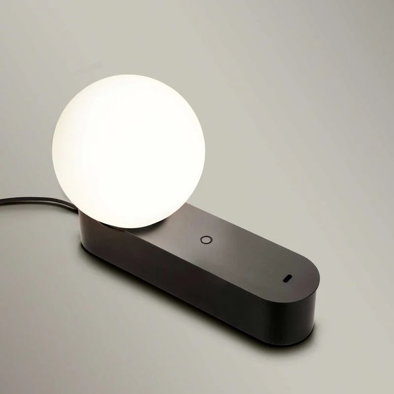 Perlina - Lampe à poser en acier et verre opalin, style contemporain
