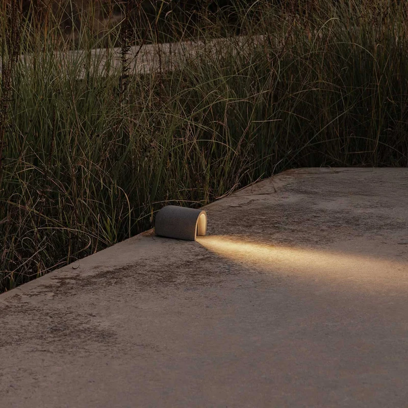 Iglu - Borne LED en ciment, style contemporain