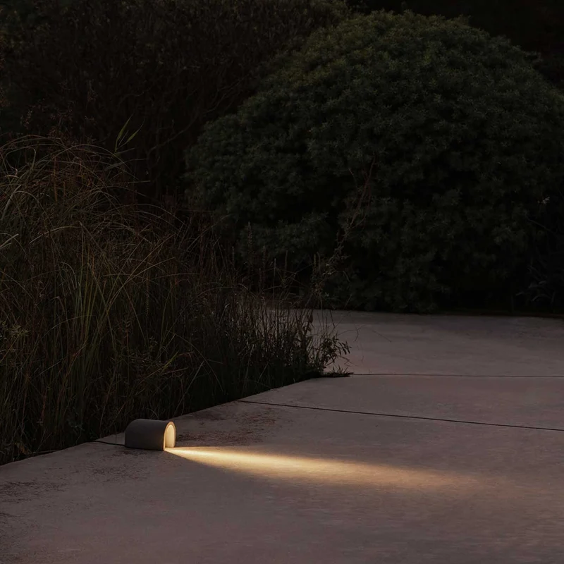 Iglu - Borne LED en ciment, style contemporain