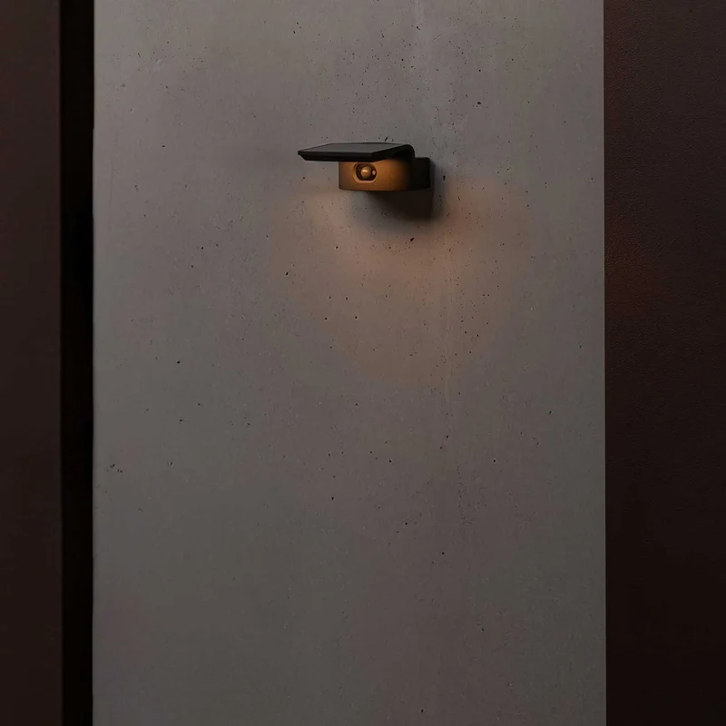 Luma - Applique murale LED solaire d’extérieur en acier, style contemporain
