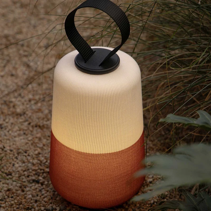 Muna - Lampe d’extérieur en textile et polyéthylène, style contemporain