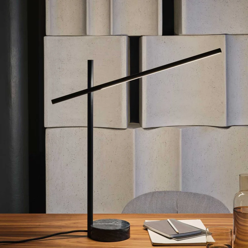 Tubs - Lampe à poser en acier et marbre, style architectural