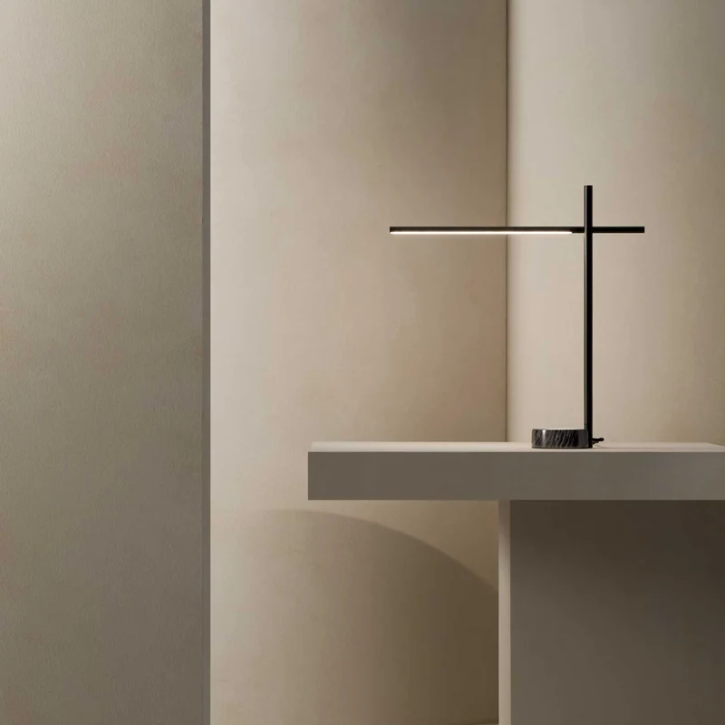 Tubs - Lampe à poser en acier et marbre, style architectural