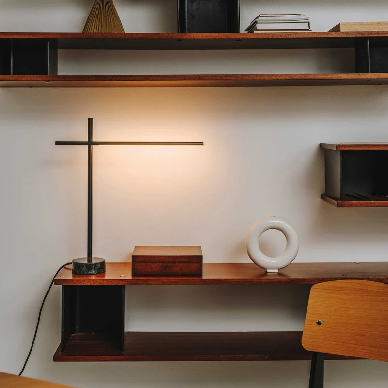 Tubs - Lampe à poser en acier et marbre, style architectural