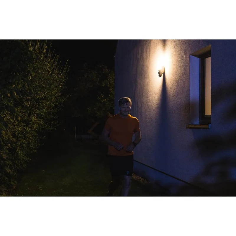 OSRAM Wifi SMART+ TELECAMERA DA PARETE CONTROL Luce da giardino con sensore fotocamera HD 16W / 3000K Bianco caldo
