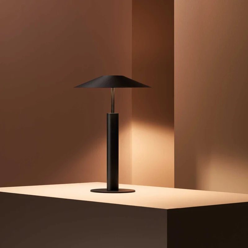 H - Lampe à poser en acier et acrylique sablé, style minimaliste