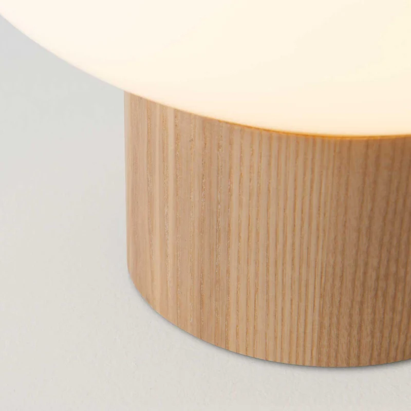 Ilargi - Lampe à poser en verre opalin et bois massif, style scandinave