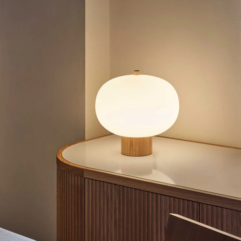 Ilargi - Lampe à poser en verre opalin et bois massif, style scandinave