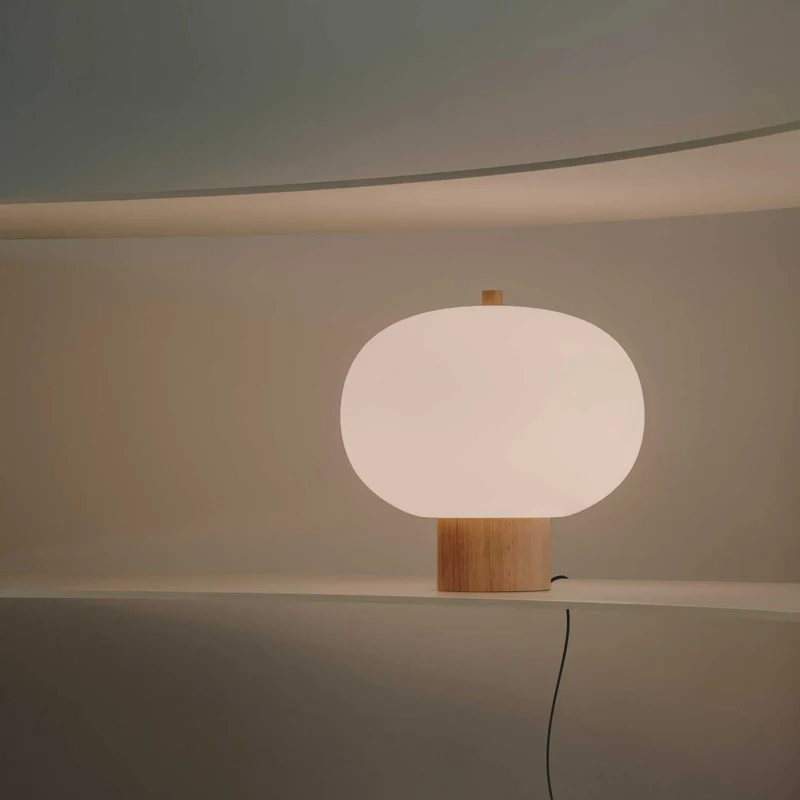 Ilargi - Lampe à poser en verre opalin et bois massif, style scandinave