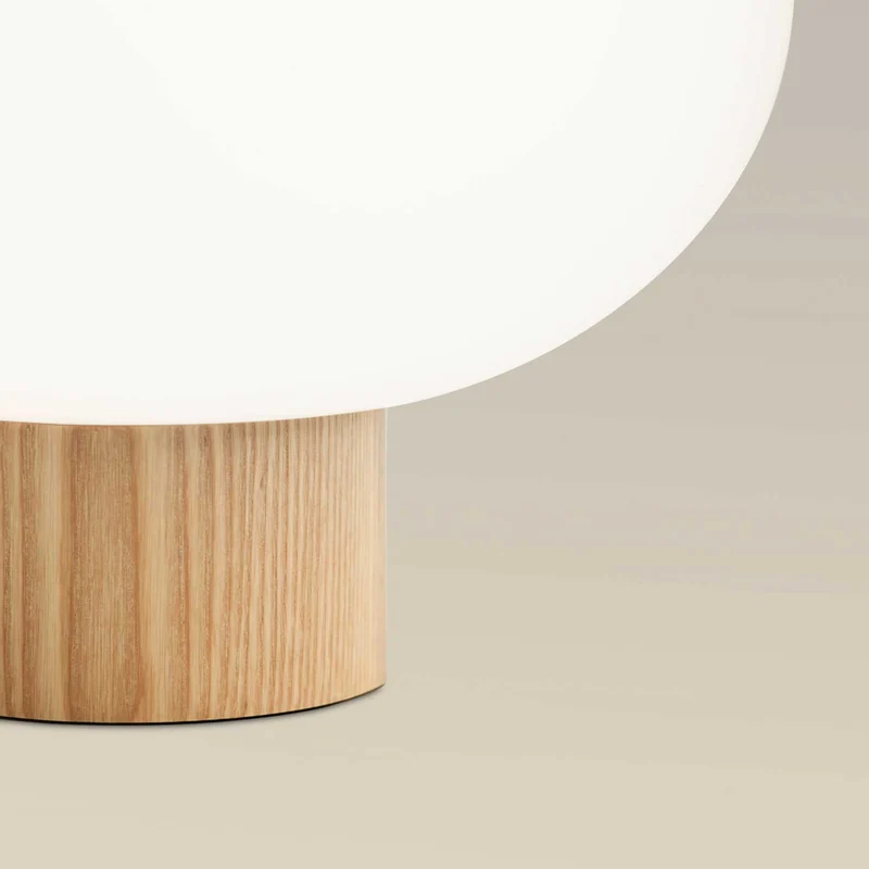 Ilargi - Lampe à poser en verre opalin et bois massif, style scandinave