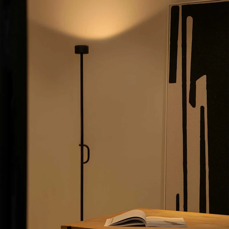 Staff - Lampadaire LED en acier, style contemporain