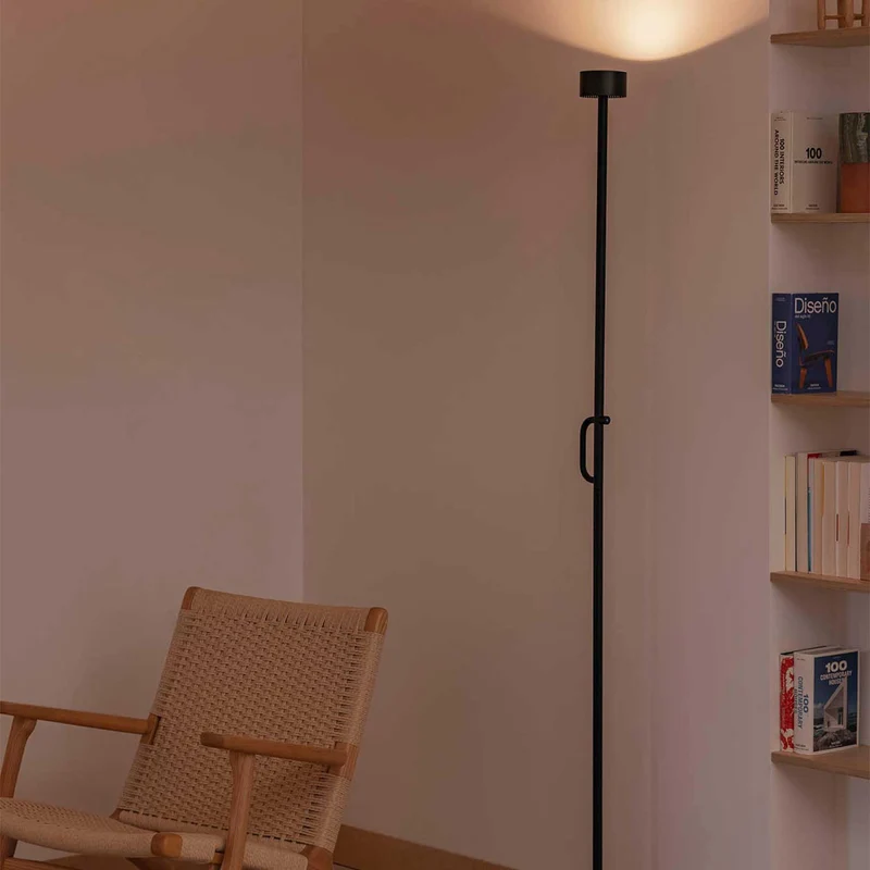 Staff - Lampadaire LED en acier, style contemporain