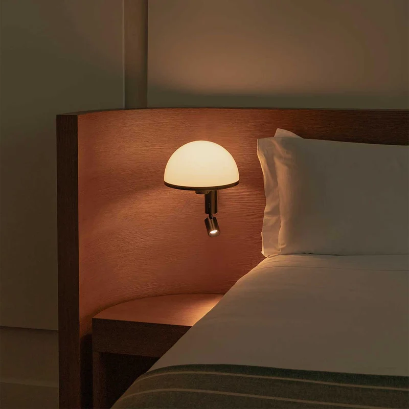 Dome - Applique murale avec liseuse en acier et PMMA, style contemporain