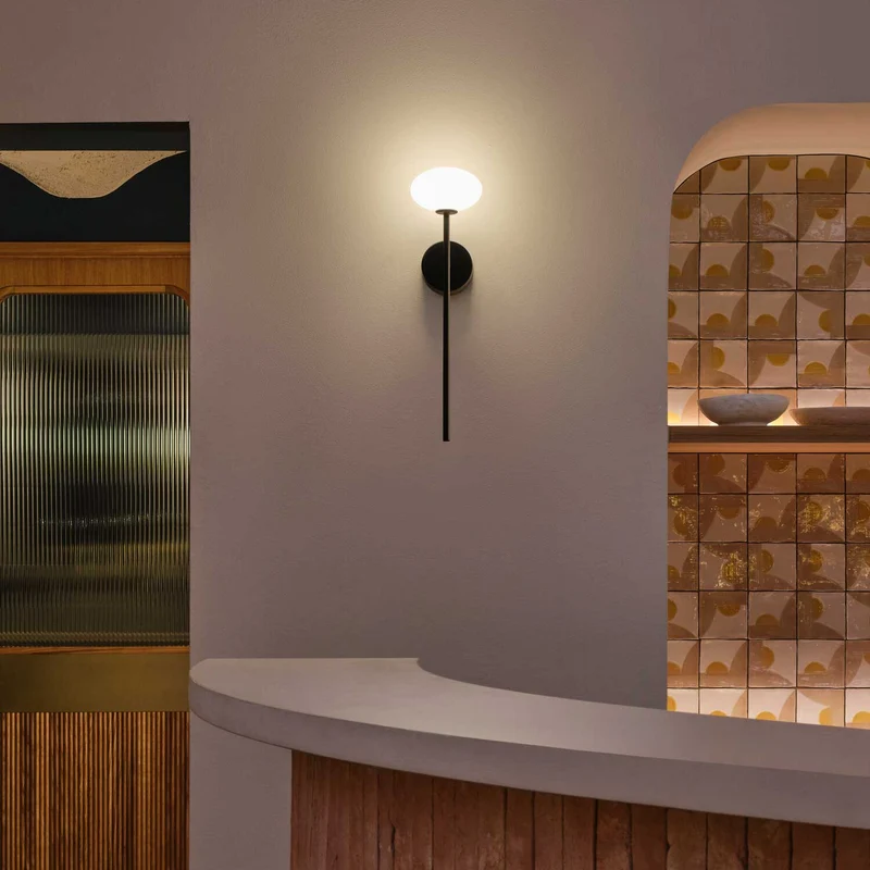 Bloom - Applique murale LED en acier et verre opalin, style contemporain