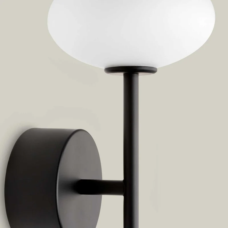 Bloom - Applique murale LED en acier et verre opalin, style contemporain