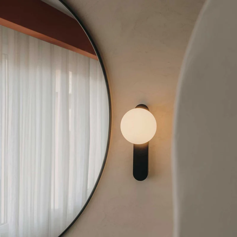 Perlina - Applique murale LED en acier et verre opalin, style contemporain