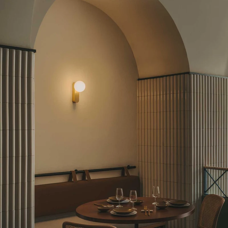 Perlina - Applique murale LED en acier et verre opalin, style contemporain