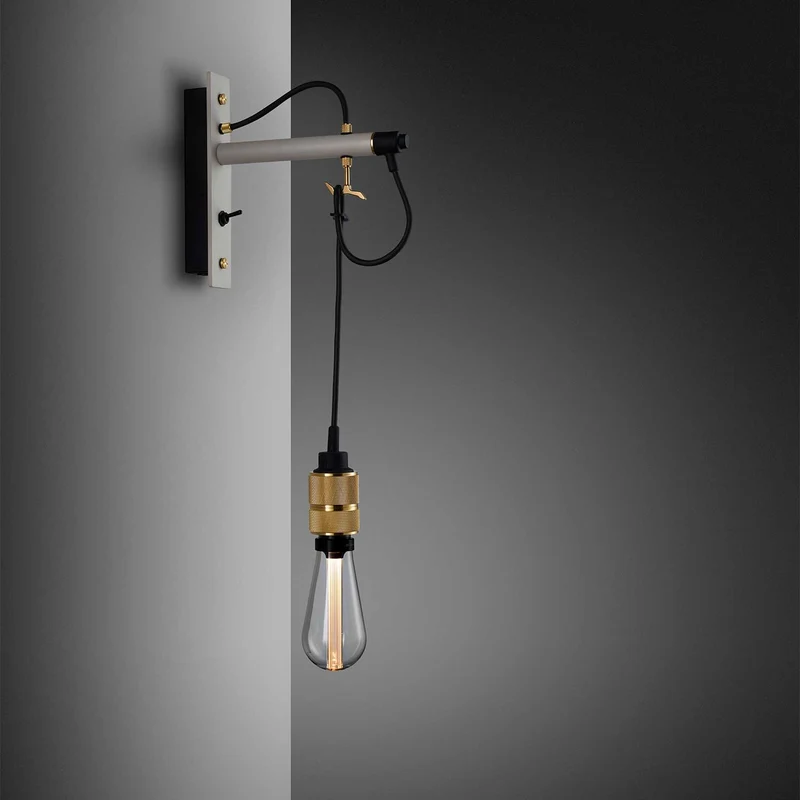 Hooked Wall Nude - Applique murale en acier avec ampoule pendante