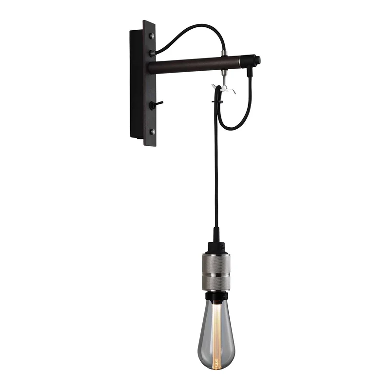 Hooked Wall Nude - Applique murale en acier avec ampoule pendante