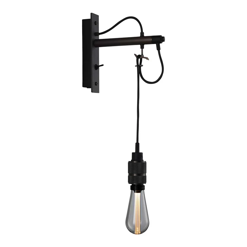 Hooked Wall Nude - Applique murale en acier avec ampoule pendante