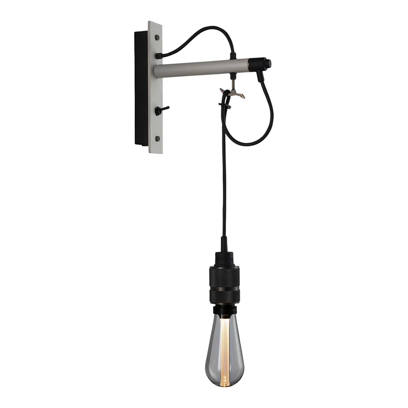 Hooked Wall Nude - Applique murale en acier avec ampoule pendante