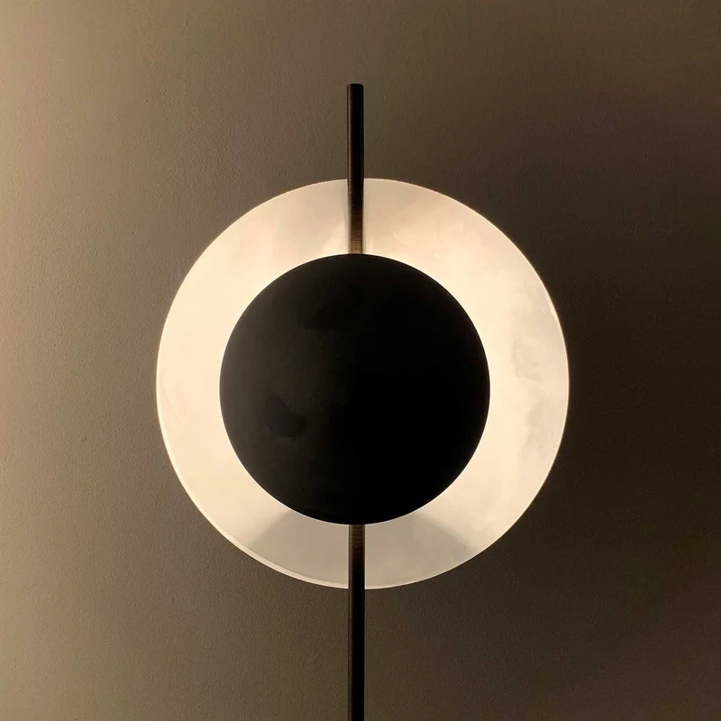 Dawn - Lampadaire brutaliste en acier gris basalte, hauteur 168 cm