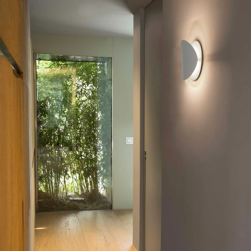 Ovo - Applique murale orientable en acier, style contemporain