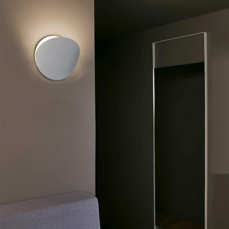 Ovo - Applique murale orientable en acier, style contemporain