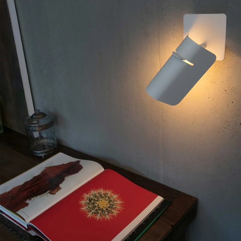Smile - Applique murale orientable en acier, style contemporain