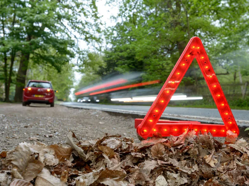Triangolo di avviso lampeggiante a LED